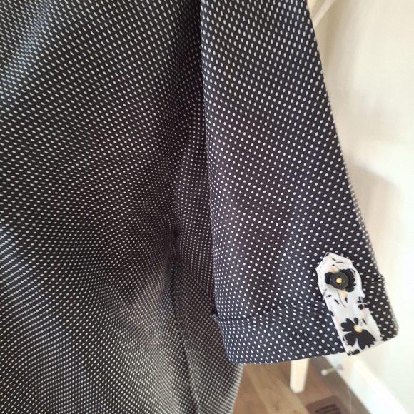 XL short sleeve button down - Picture 5 of 5